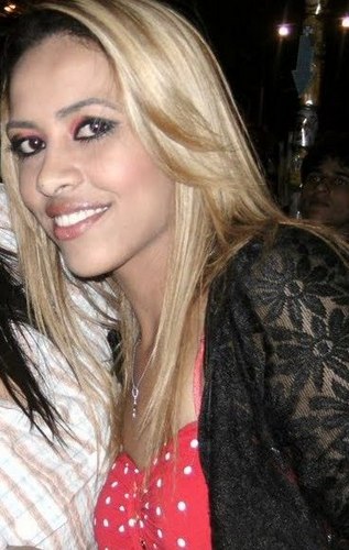 Estudante de téc. em farmácia, 20 anos ,solteira
'Ninguém tem o direito de me julgar a não ser eu mesmo. Eu me pertenço e de mim faço o que bem entender...
