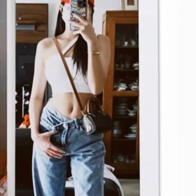 可以投稿你想yy的女孩子给我合照/射屏 网红/马来西亚新加坡中国的网红/身边人也行 也免费帮忙p高潮脸 最近在学p精液也可以发来让我试一试