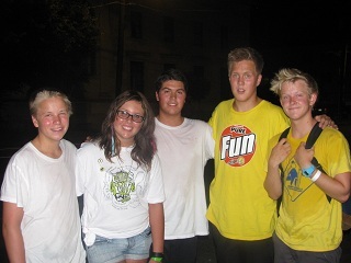 WarningNimrod87's profile picture. I'm Sophie xD I'm a Concert Junkie.! And I love a good mosh pit once in a while xD