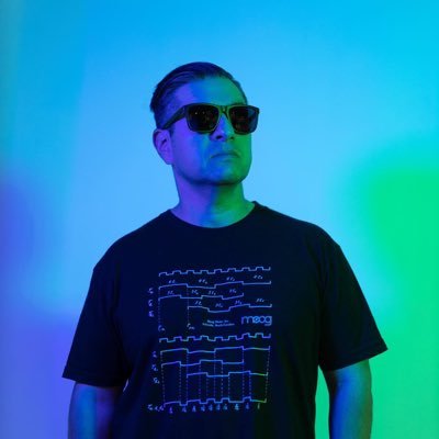 Cali born, Tejas raised house music producer. Influences from the records he played in the 2000s, dark clubs and dialogue from his favorite movies.