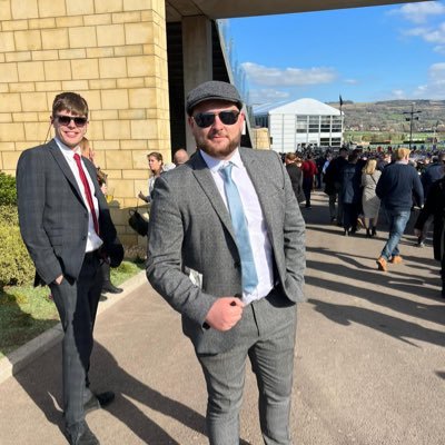 27 Live fast die old. “Walk with kings nor lose the common touch”🏴 FFC