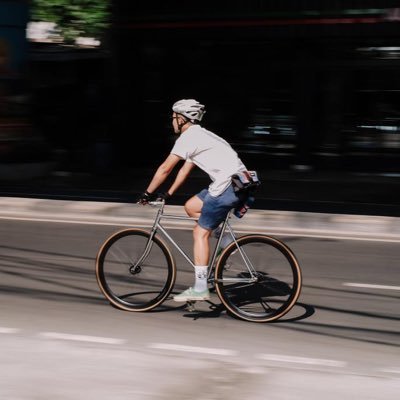 deetoh's profile picture. I loathe narcissism, but I approve vanity. Avid fan of Arsenal FC, design, sneakers and denim culture. Professional lowballer / flaker.