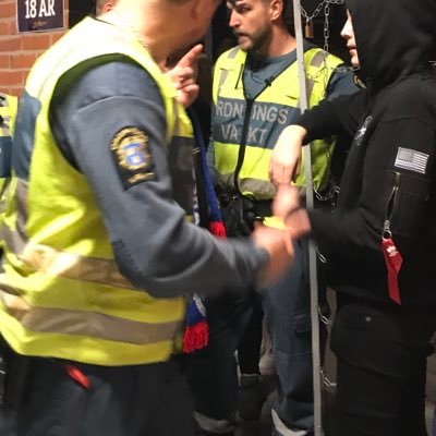 Simonbonrowski's profile picture. ✊🏻Boxare från Oskarshamn! 😈 Säkerhetsansvarig för IK Oskarshamn