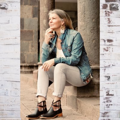 America-Italian designer, founder: PASSERI Footwear; Director, HumanKind Foundation, Educator, Life & Executive Coach for over 30 years; AUTHOR! Cat lover :)