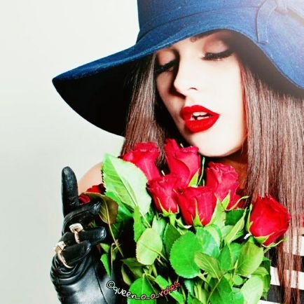 queen_o_o_roses Profile Picture