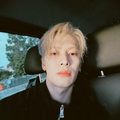 glxxxgot7's profile picture. 🤴🏻 KING JACKSON 🤴🏻 CHIC JAEBEOM -1999-