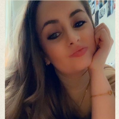 hanabannana's profile picture. “Therapy is nice and all but listening to @Drake is cheaper”