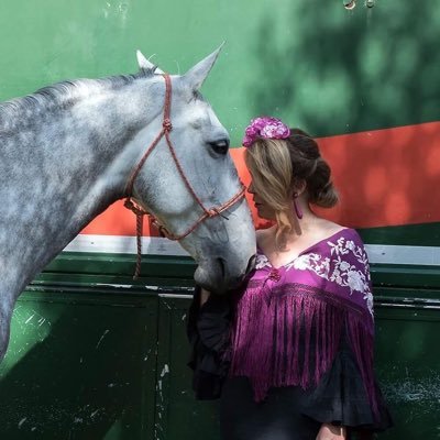 Aficionada a los Springers , toros , caballos y caza. Enamorada de la naturaleza. Fotógrafa por pasión !!!