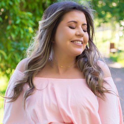 Não tema! Quando Deus protege ele esconde, quando Ele esconde não tem mal que encontre. Mamãe da Celine Vitória ❤️