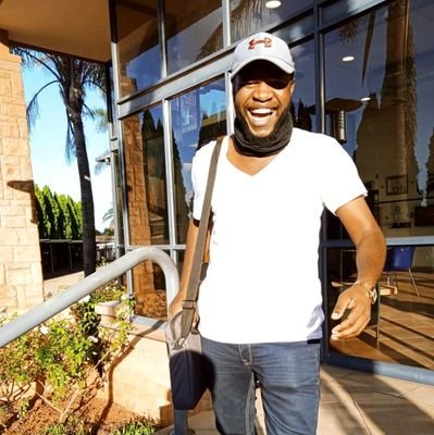 ZwelethuWelcom3's profile picture. Life is too short, eat desert first.