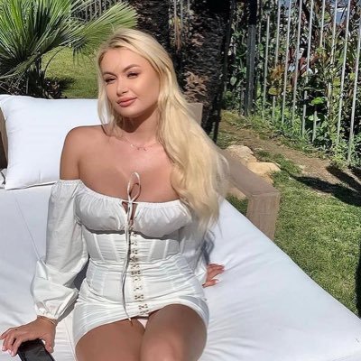 Jennife54583992's profile picture. Jennifer