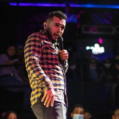 Economista de día , comediante de noche, ya he salido en tv, en serio no es paja. Me gusta hablar de series y películas.