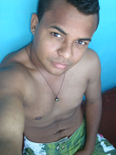 não sei o que vim fazer no twitter mais ta valendo ;x
