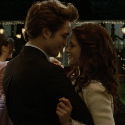 “If I could dream at all, it would be about you. And I’m not ashamed of it.” #Twilight || MC - RP || #PR