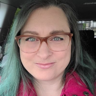Unabashedly shy introvert 🏳️🌈 she/they. Science nerd, minecrafter, d&d obsessed, sci-fi geek.