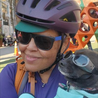 (she/ella)
People's Bike Mayor of BOS
#morebuttsonbikes #ThatBikeLady
❤️ NeponsetRiverTrail ¡🇵🇷 de El Paso! @UTEP