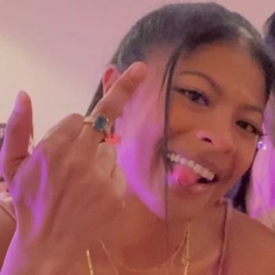 lvmpia's profile picture. certified gooch gobbler ♡