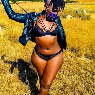 1/2 Goddess😌
1/2 Evil😡
Pot head🌿
Nympho😋
Foodie 🌮🍨
Follow my OnlyFans @thatmbali