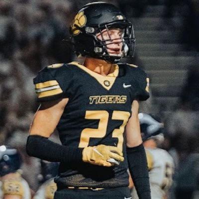 North Allegheny 23’ | 6’3, 190 OLB/TE | 3.7 GPA | Hockey | Baseball | Second team all conference linebacker | WPIAL CHAMPS 22’ |