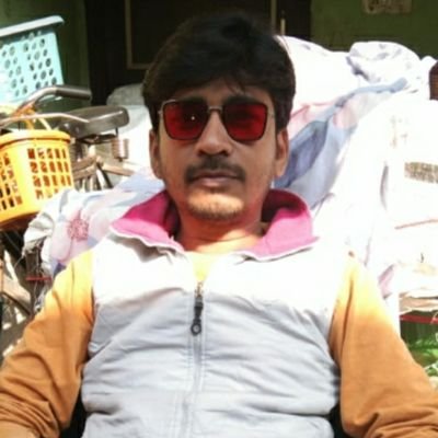 ज़िंदा रहना है तो हालात से डरना कैसा
जंग लाज़िम हो तो लश्कर नहीं देखे जाते