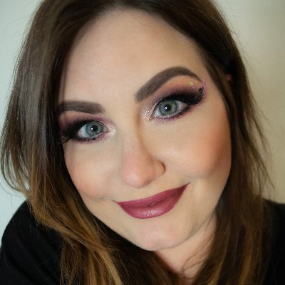 Kreatives Köpfchen mit ❤️ für Makeup und Gaming ❤️❤️ https://t.co/eRuK1NYA67 + https://t.co/wn3CKQis3P Business Contact: Nancy@2ndwave.rocks