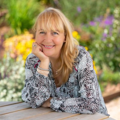 PR & marketing expert. Creative, tenacious, determined. Foodie, loves laughter, outdoors, travel, adventure. Goal setter, triathlete English Channel relay 🏊♀️