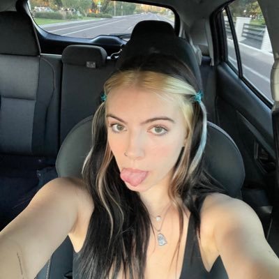 malialovesshady's profile picture. 🤧 this is a fan page for Eminem & my bf