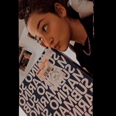 Welcome to my world ✨ 📚📖:3/20 || ♋️ || 22y || Amo livros e faço velas! Compre pelo link👇
