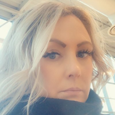 Scottish gal living in England married to a Canadian hockey player. Former tennis pro turned Sales Executive with little girl & 2 pugs 🏴 🇬🇧 🇨🇦