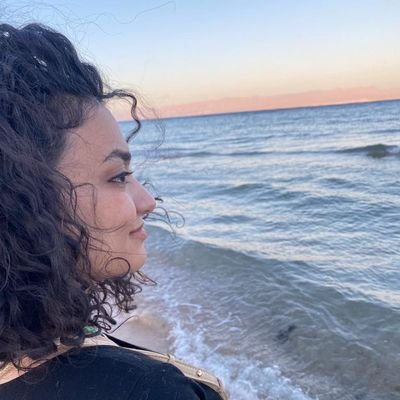 EnjiRasmy's profile picture. physical therapy 🌡💉📚  mazzika 🎤🎹 art 🎨🖌