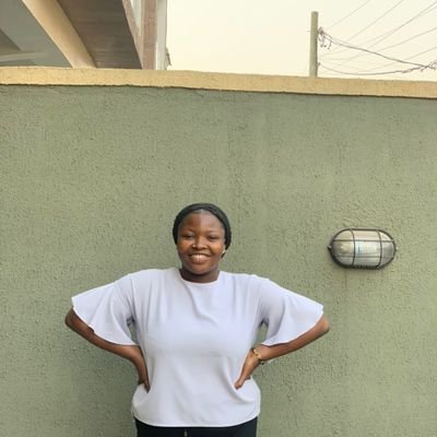 _opeyemi__'s profile picture. Dental Nurse learning Product Design || Trying to make things look good and make sense.