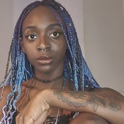 Tattoo artiste in training. Message me for tattoo ideas, designs and sessions.
Follow me on my journey as I learn & grow in my art ✌🏿