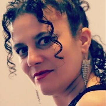 Cantante lírica (soprano)
Amo el canto y las partituras, así como también amo la vida💖