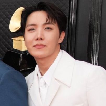 jhxopie's profile picture. you're worth it, you're perfect - 21st century girls   
                                         only army         my love: @/uarmyhope 🥺