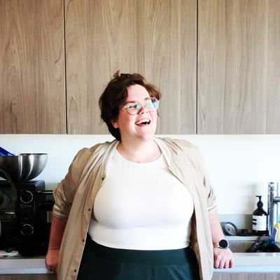 KamNotIRL's profile picture. it's recently come to my attention that helpful information in bios is not 'cool'.

*whispers* Creator of The Fat One