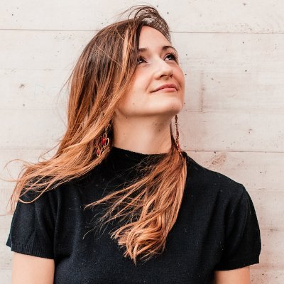 My name is Almudena D- Lll, I compose music, I play the piano and I create intriguing songs as Ena Marley. #Berkleealumni #Crypto 📍Madrid - Delhi