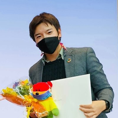 TKX_CP's profile picture. 1988年生まれ。島根県出身。臨床心理士／公認心理師。Xジェンダー／ノンバイナリー。
主な著書「性的マイノリティサポートブック（2021，かもがわ出版)」、「心理支援における社会正義アプローチ（2024，誠信書房）」、「公認心理師の基礎と実践⑰ 福祉心理学（2024，遠見書房）」等。