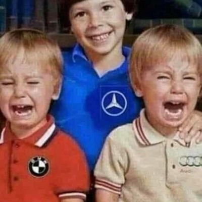 Meestal in het midden,maar altijd recht door zee.
Neemt alles vaak met een korreltje zout.
Gebruikt vaak emoji's.🥺🤭
(volgt terug)