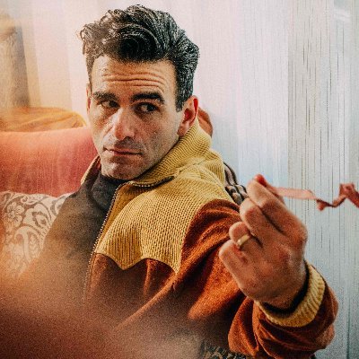 Official Account. Joe Iconis is a writer. He likes neck ties, whiskey, The Muppets, Robert Altman, Dolly Parton, his family, and absolutely nothing else. he/him