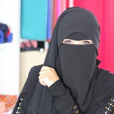 انا ميدو متحرر امى حنان ٤٦سنة منقبة سعودية وبحب تبادل امهات ومحارم وتحرر