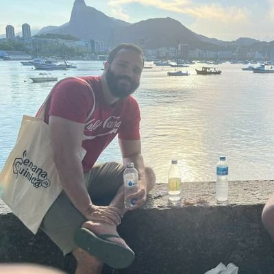 davisangil's profile picture. Às vezes quem posta é meu gato.