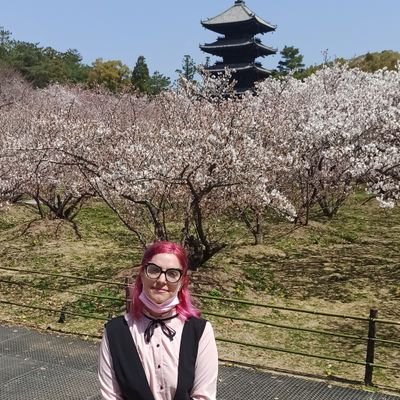 🌸文学🌸
🇯🇵  
Presidenta y CM de @auaougr . 
Víctima de Lenguas Modernas.
Futura localizadora de videojuegos.