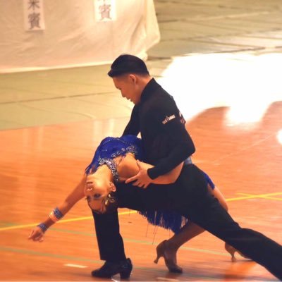 熊本大学体育会公認サークルの競技ダンス部(舞踏研究部)です。社交ダンスを競技化したスポーツ、競技ダンスをやっています！質問、クソリプなんでもどうぞ♪活動場所は北ショップの上の学生会館と小体育館です！ #春から熊大 #kumadaiOneTeam