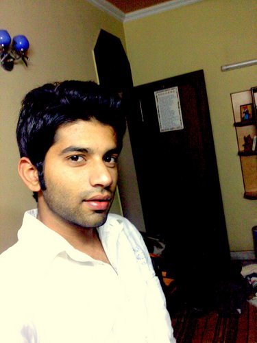 hy m doing bcom and i love to make friends...