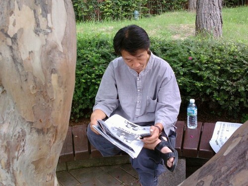 경쟁교육 반대, 이상이 일상이기를 실천하며 살려고 애쓰는 사람입니다. 4대강 삽질 중단, 언론장악 중단, 친환경무상급식 실현 시국선언했다고 두번째 해직이 된 덕에 2010년 울산교육감선거에 범시민후보로 출마했으나 낙선^^지금은 울산 풀뿌리친환경무상급식연대 상임대표