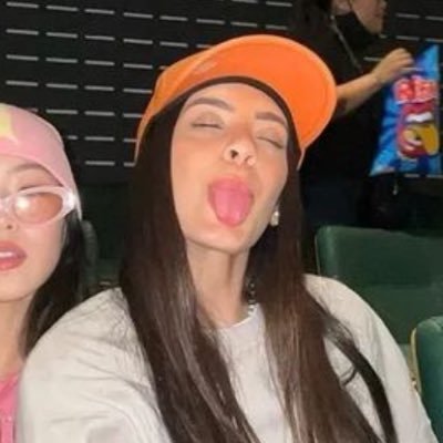 sabistunes's profile picture. look at the stars, look how they shine for you. 🤍