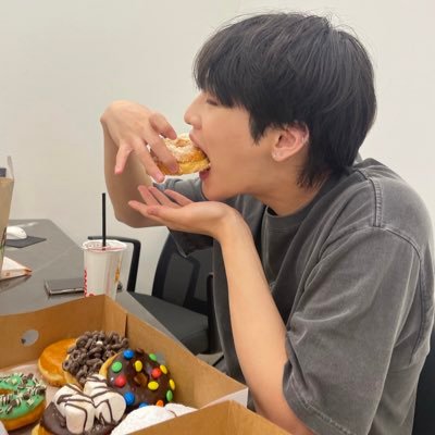 casual fan account for approximately 1638491010 groups (she/her)