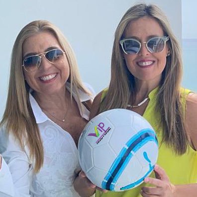 A Programing Distribution co. created by @roxanarotundo ,a tv entrepreneur with +than 20 yrs of experience in the Hispanic market & her sister @rosalindrotundo