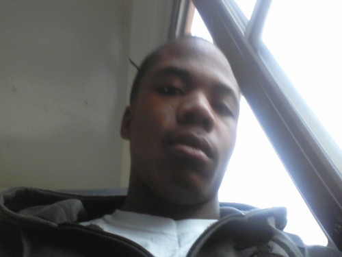 smart , handsome, and loves to hangout & party. I'm 5'9 and lives in Milwaukee, Wisconsin
