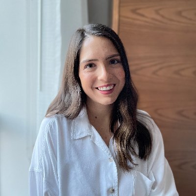 EmmaMaranger's profile picture. Seasoned Corporate Communications Professional